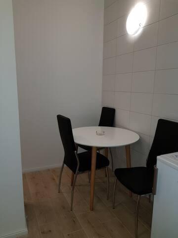 Naomi Apartment Split
